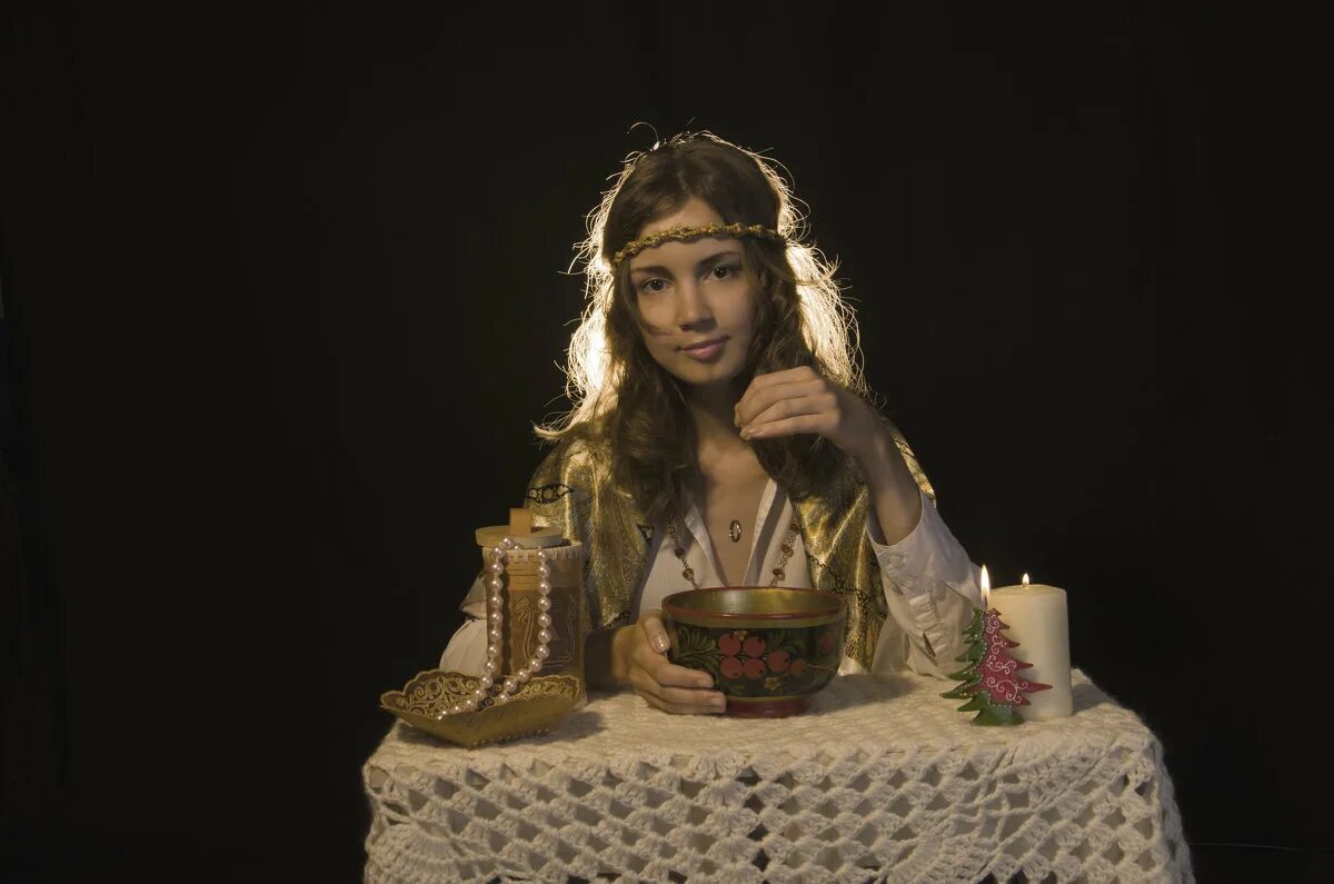 Гадание что сейчас у бывшего. Три девушки гадают. Девушки гадают. Гадание онлайн. Есть ли у него другая гадание онлайн.