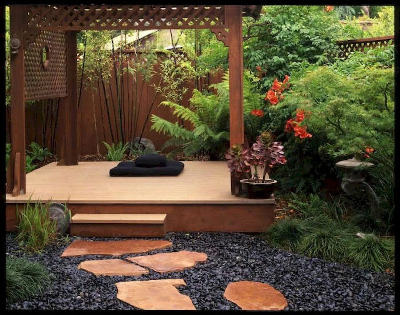 Стройка дзен жизни своими. Двор в японском стиле. Место для медитации в саду. Беседка в японском саду. Японский уголок в саду.