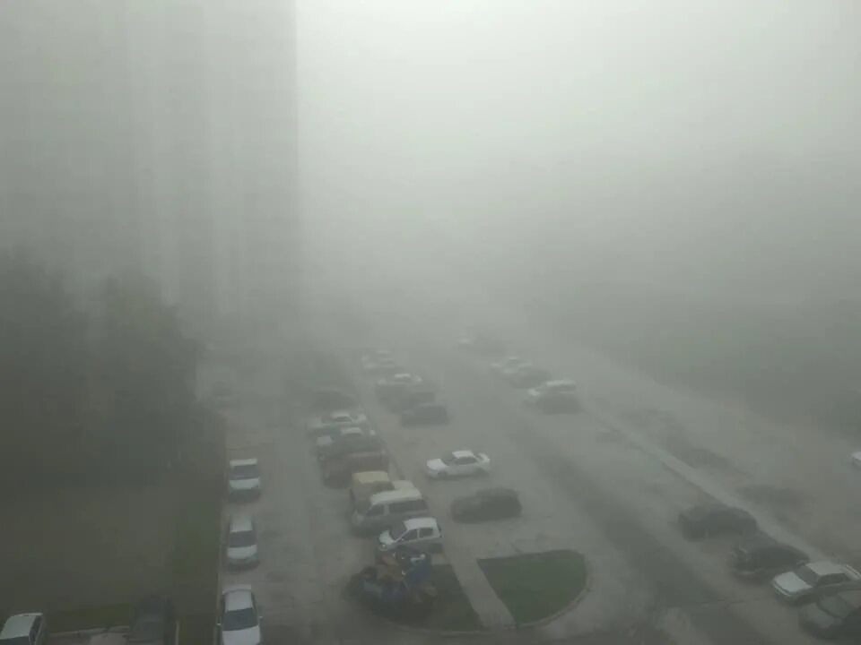 Падал туман. Туман упал. Музыка а на город упал туман. А на город упал туман. Падал туман.