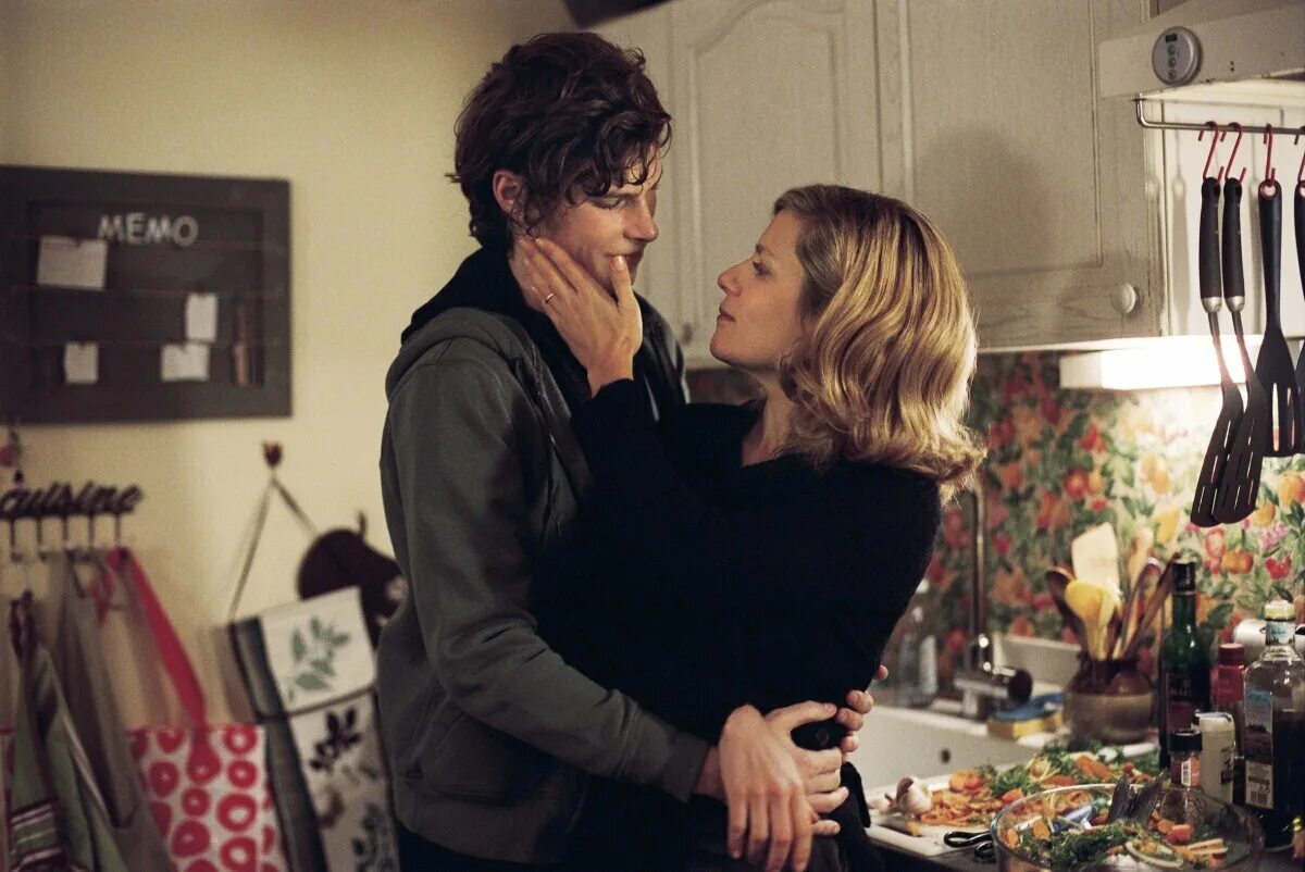 кейт уинслет фильмы день труда. огни притона фильм 2011 кадры. специалист 1994 шэрон стоун. фильм cal 1984. жанна моро.