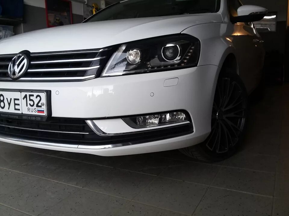 Купить бампер фольксваген пассат. Volkswagen Passat b7 r-line. Passat b7 r line. Бампер r line Passat b7. Passat b7 rline.