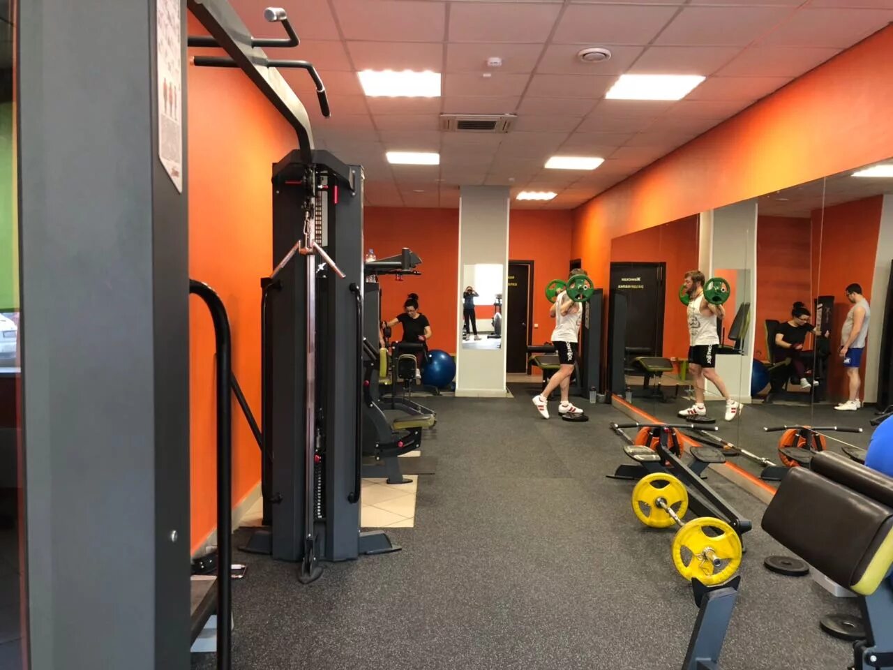 Спортклуб титан люберцы. Качалка в люберцах. Тренажерный зал титан люберцы. Качалка любер титан. Любера в качалке.