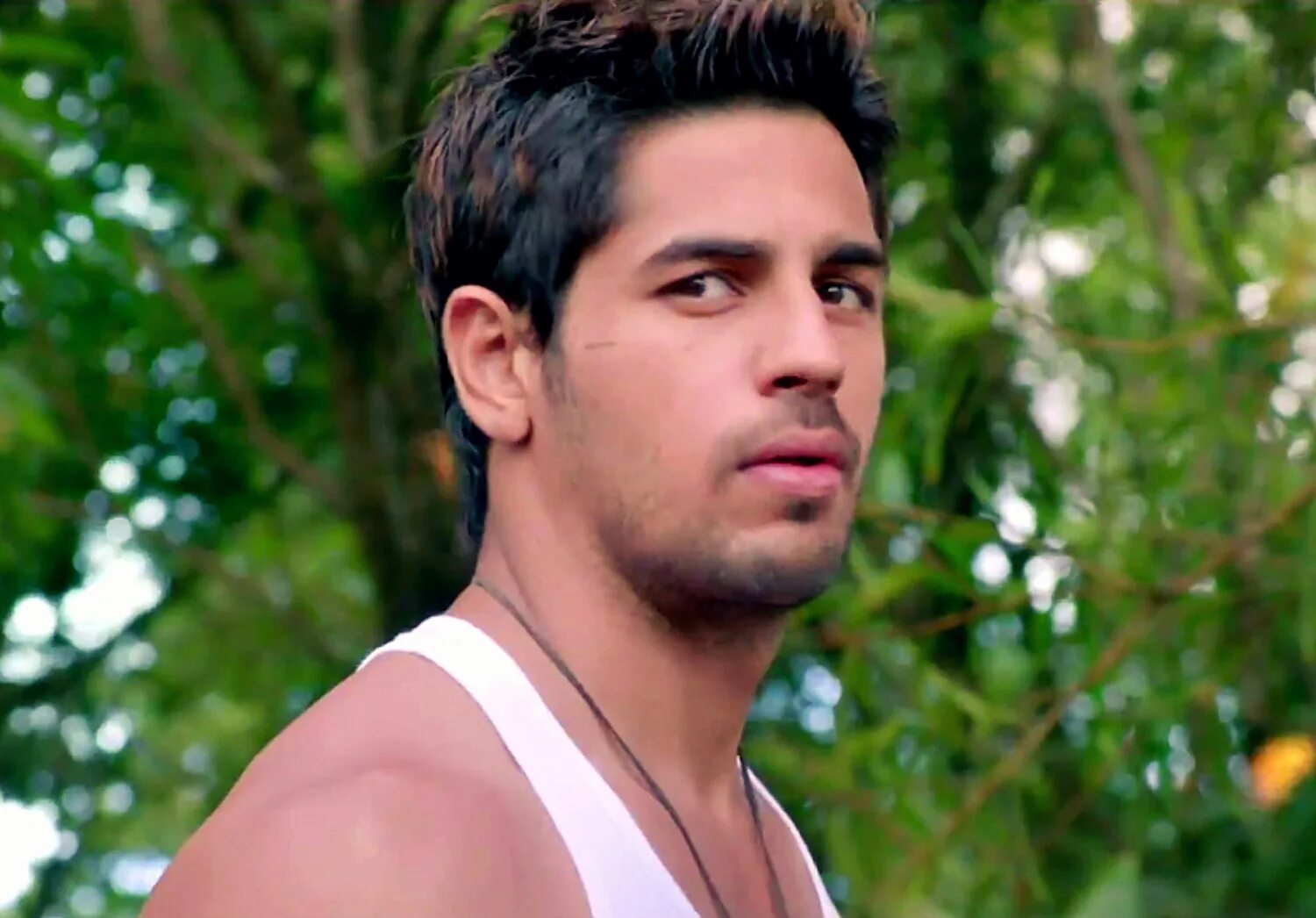 Амриш пури злодей раджа. Злодей индийский фильм 2014. Злодей 2014 индия. Шраддха капур злодей. Злодей в индийских фильмах актер.