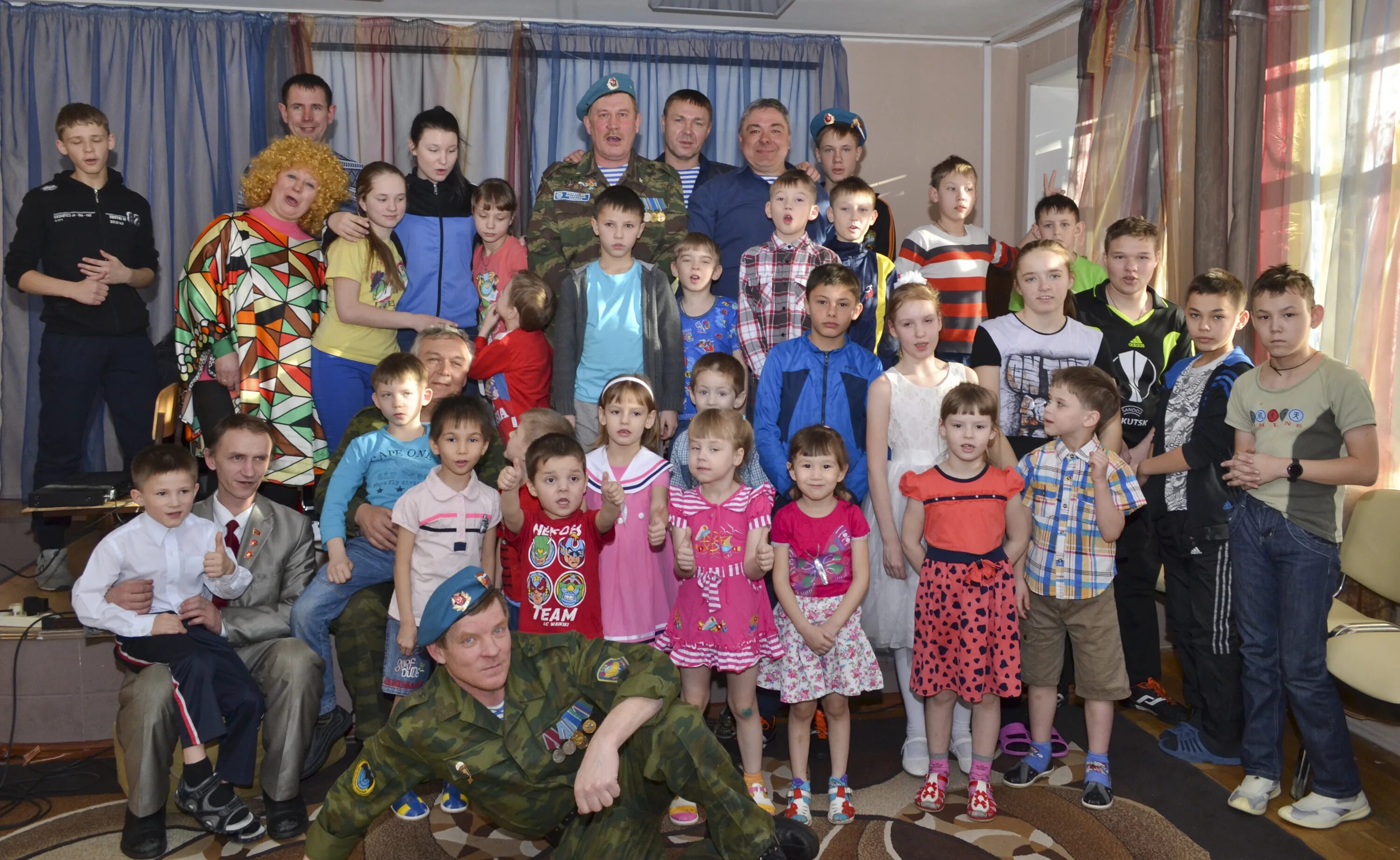 Барнаул центр помощи детям оставшимся без попечения родителей. Куйтун иркутская область комплексный центр помощь семьи и детям. Центр помощи детям дом ребенка. Барнаул центр помощи детям оставшимся без попечения родителей. Детский дом усть катав.