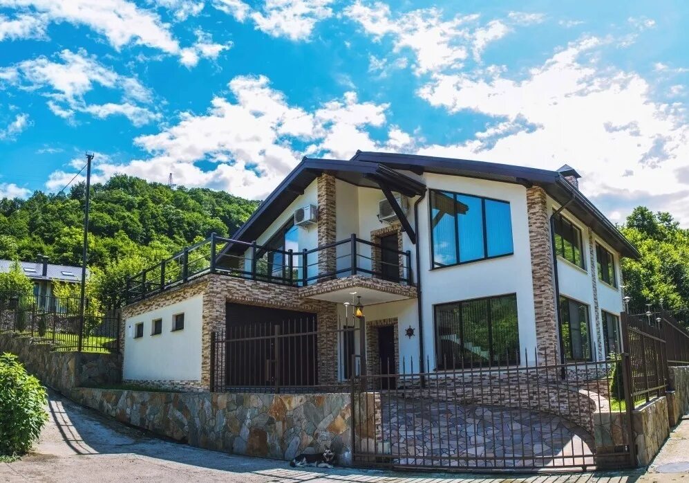 Дом в сочи. Коттедж у моря. Красная поляна, коттеджный поселок красная поляна. Кп "особняк" сочи. Виллы в сочи у моря.