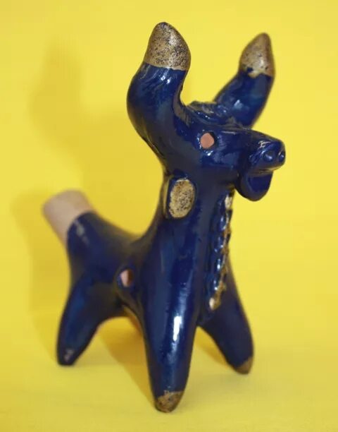 Игрушка свистулька это музыкальный инструмент впр. Абашевские свистульки. Абашевская глиняная игрушка коровка синяя. Абашевская игрушка коровка. Абашевская глиняная игрушка корова.