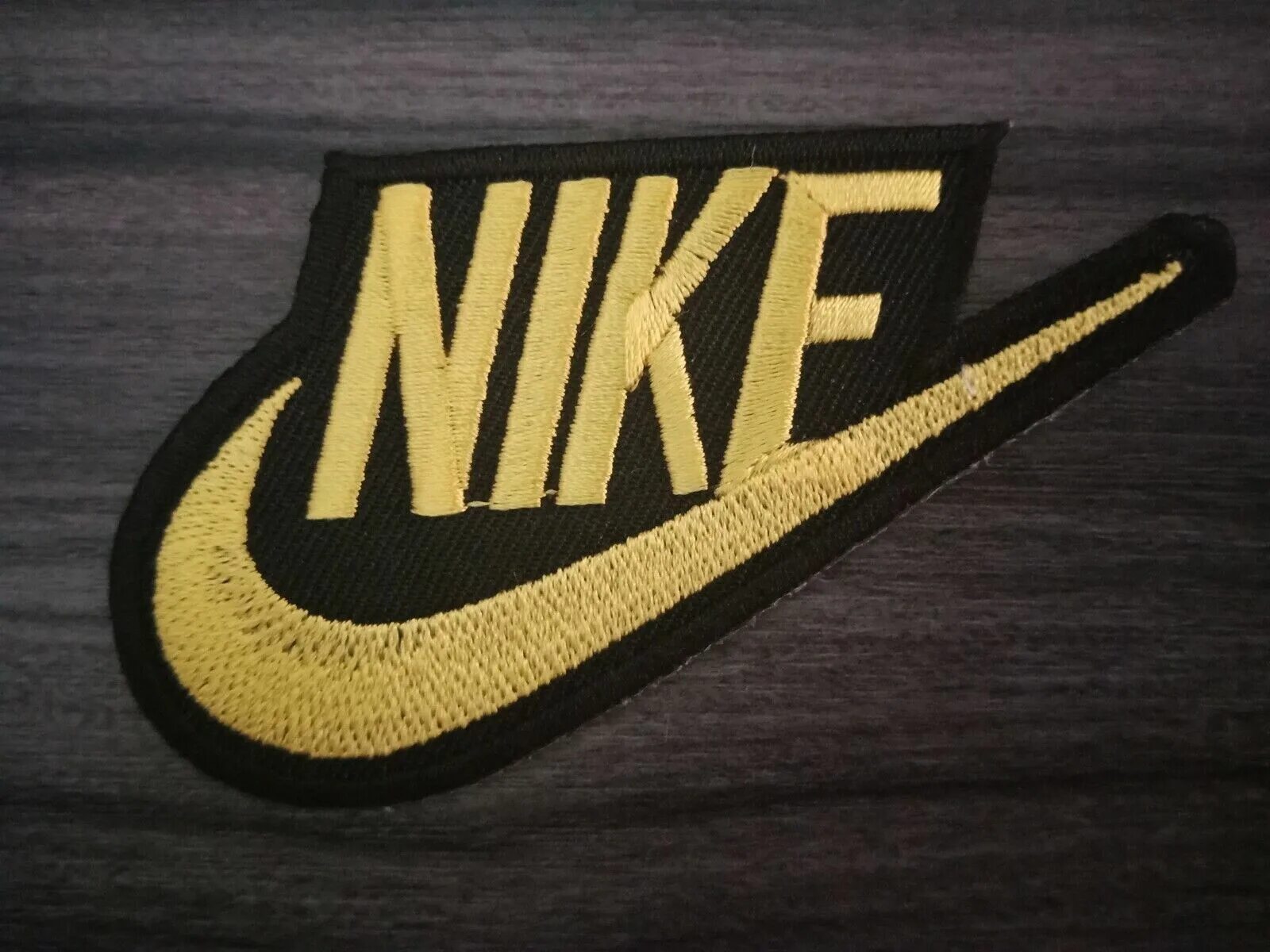 Нашивка найк. Нашивка Nike. Шеврон найк. Нашивка на одежду Nike. Заплатка найк на одежду.