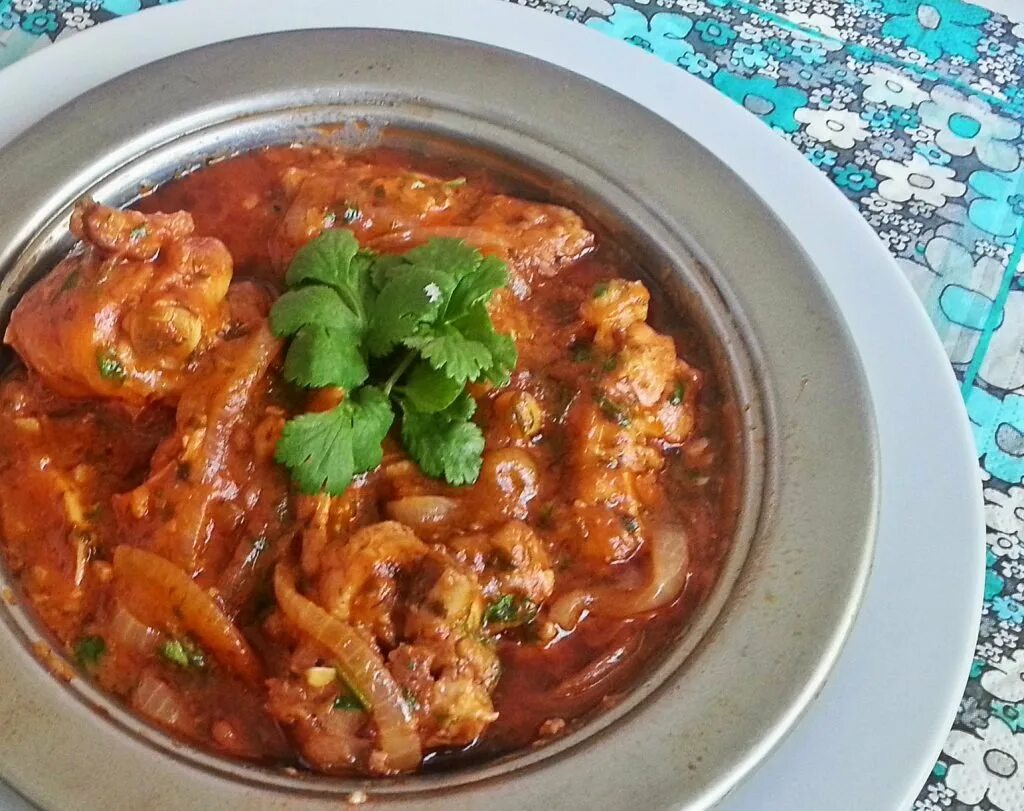 Чохох чахохбили из курицы. Чахохбили по грузински. грузинский чахохбили. чахохбили с цыпленком. чахохбили из курицы по-грузински.