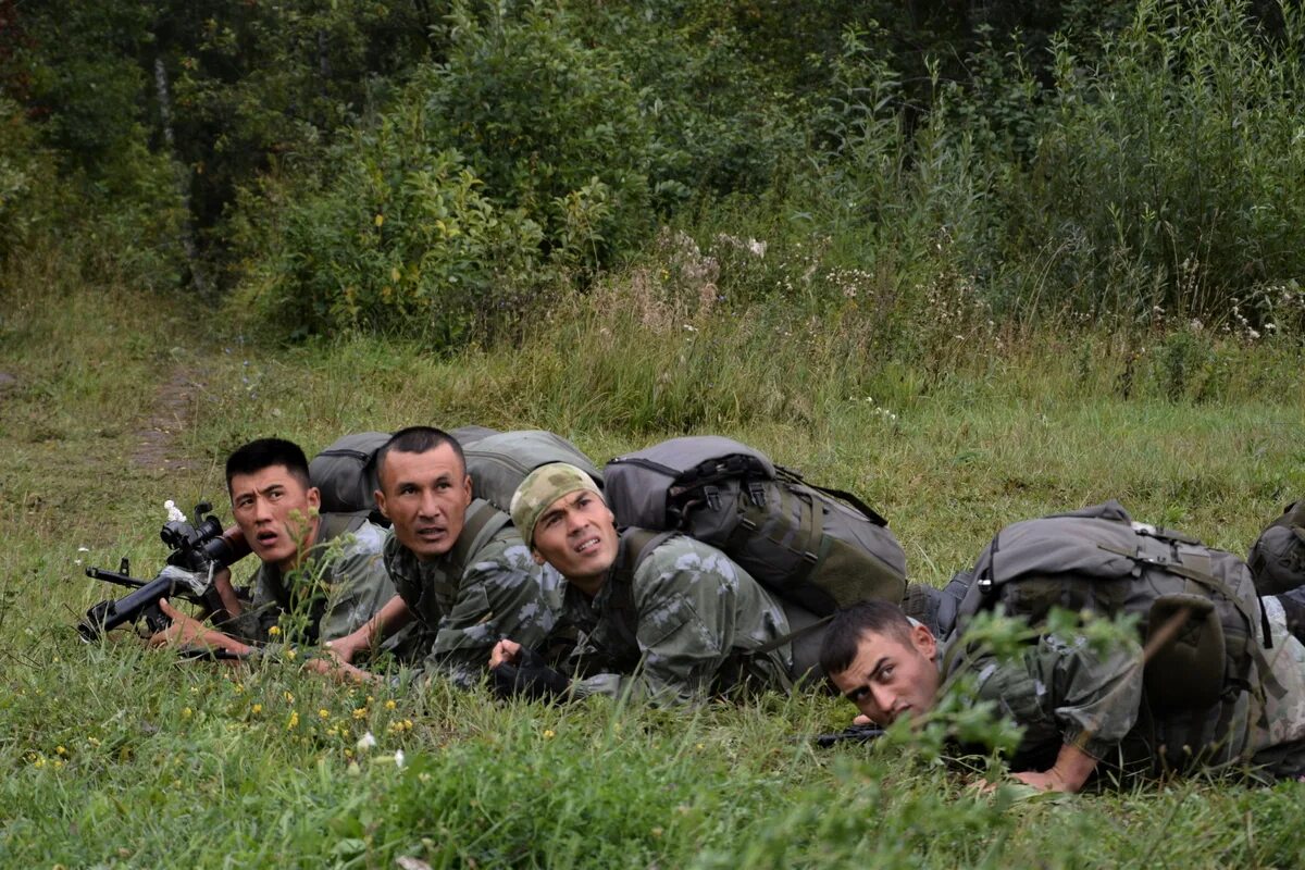 Войсковая разведка. Фото разведчиков. Группа разведчиков. День разведки.