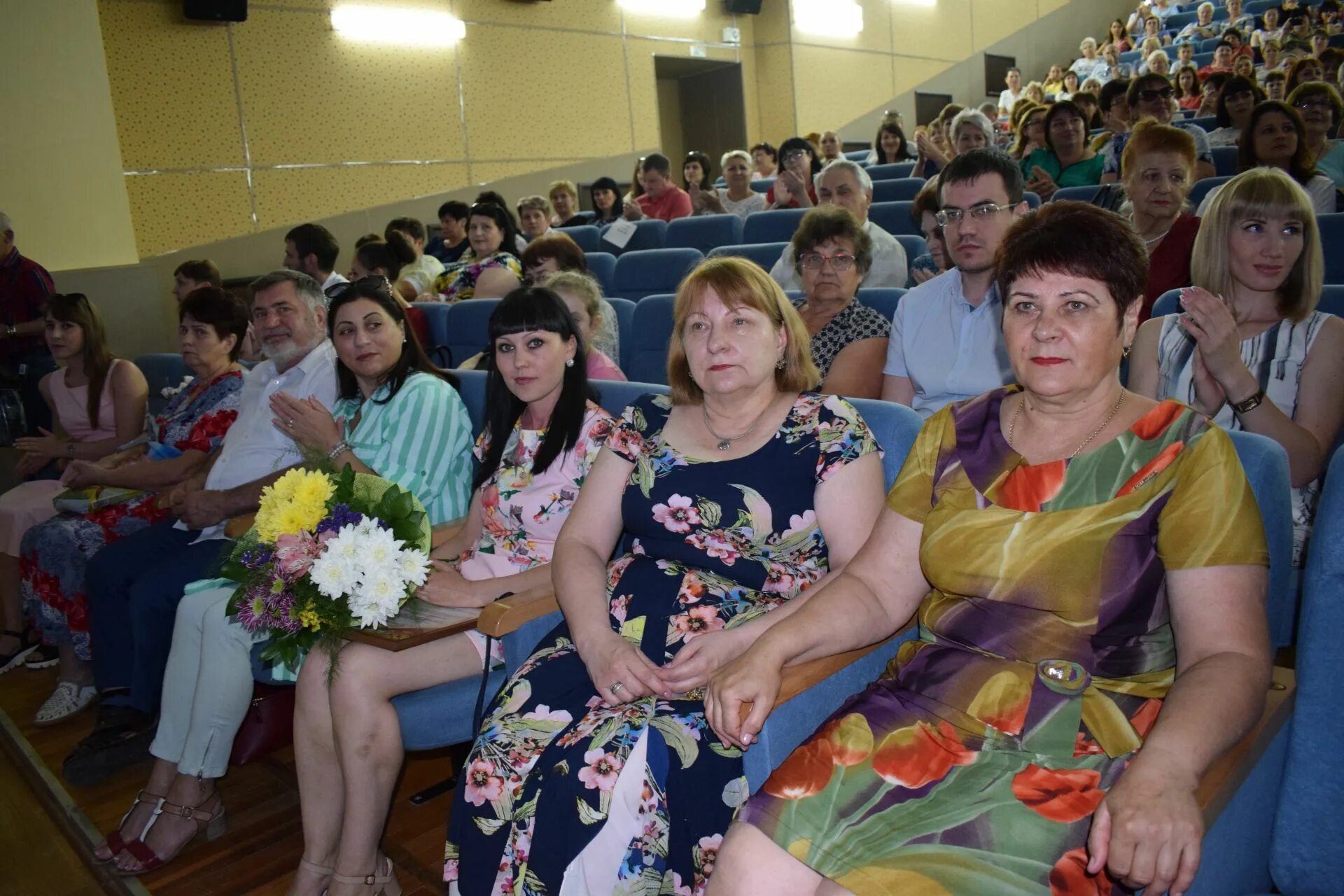 Администрация города Сальск фото работников. Сальск сейчас. Сальская администрация сотрудники. Новости Сальского района.