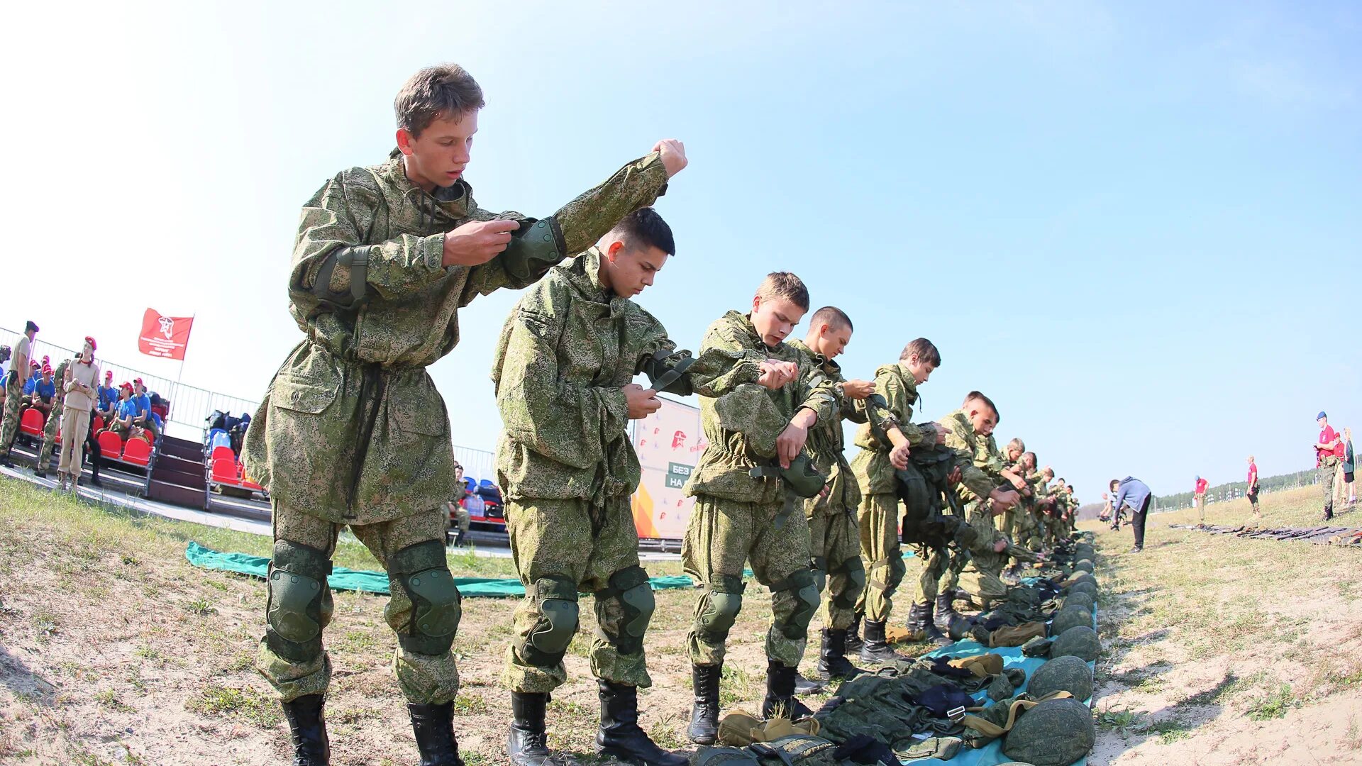Частичная демобилизация 29 февраля. Мобилизованные военнослужащие. Солдаты России на Украине. Добрые люди военные. Военные бегут.