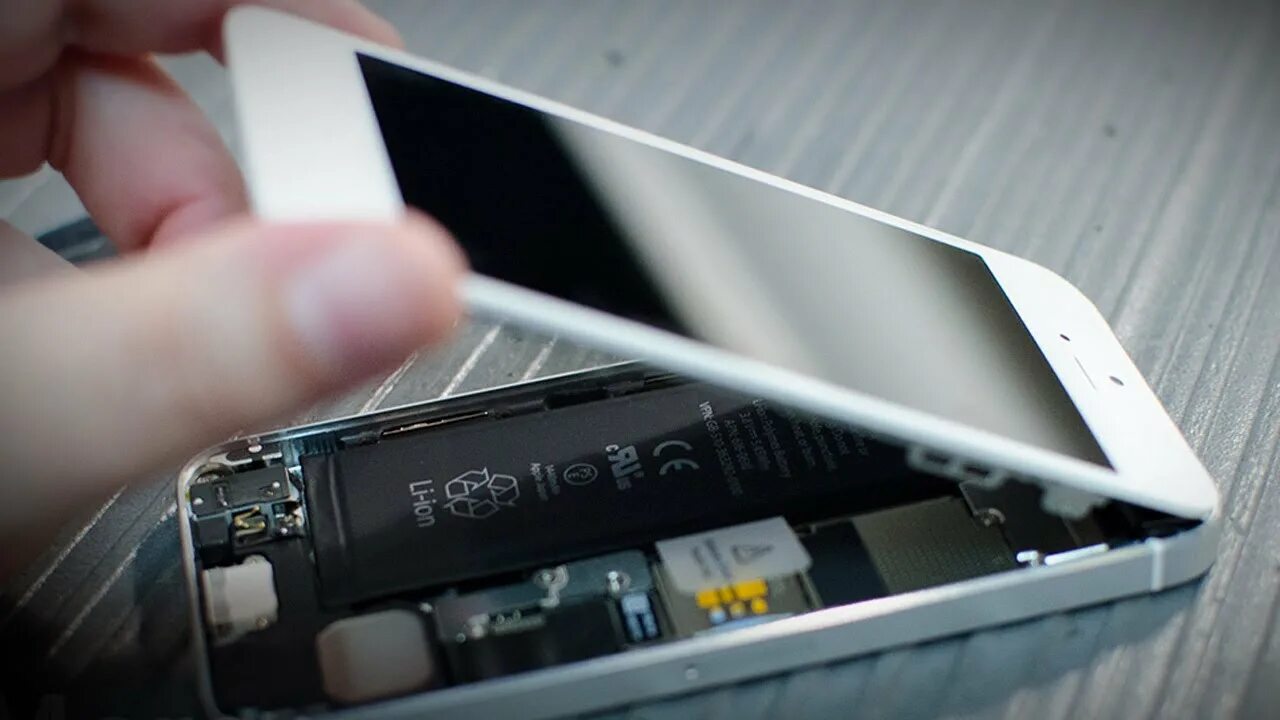 Iphone 12 оперативная память. Распиленный айфон. Оперативная память айфон 6s. Оперативка айфон 15. Iphone 5 фото вскрытого.