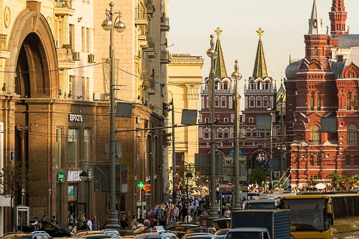 Улицы москвы лето. Улица Арбат в Москве. Арбат Москва 2021. Центральный Арбат Санкт-Петербург. Московские улицы центр Арбат..