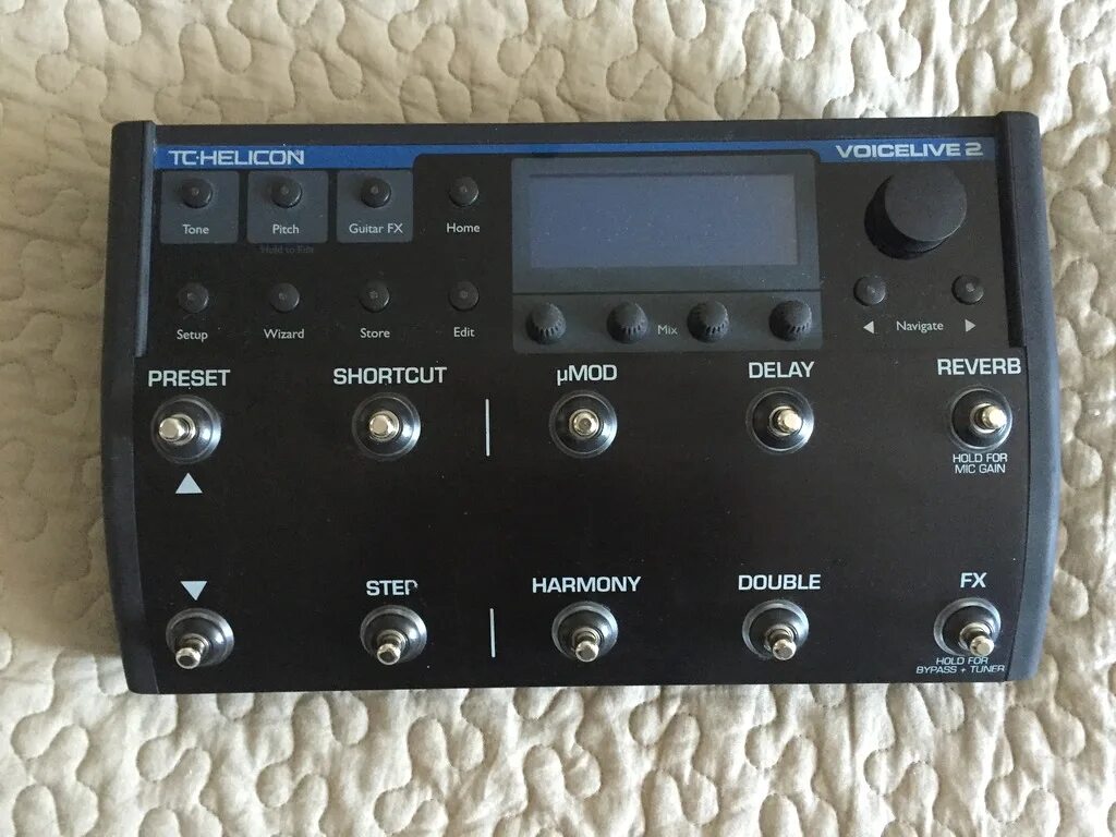 Вокальный tc. TC Helicon VOICELIVE 1. TC VOICELIVE 2. Вокальный процессор TC Helicon VOICELIVE 2. Процессор TC Helicon VOICELIVE 1.