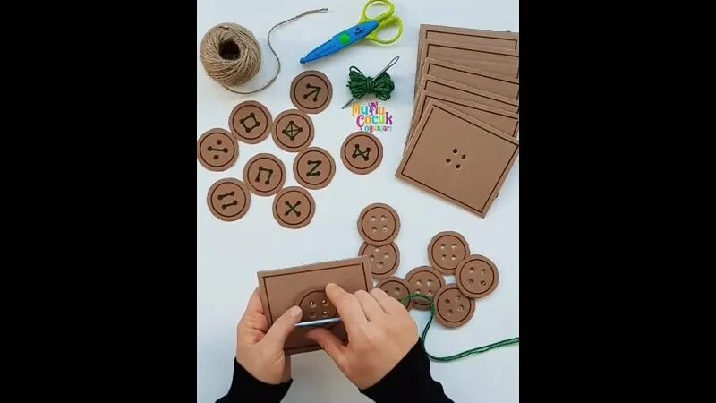 пуговицы из картона. большие пуговицы из картона. пуговица из картона. гирлянда пуговицы. пуговица из картона.