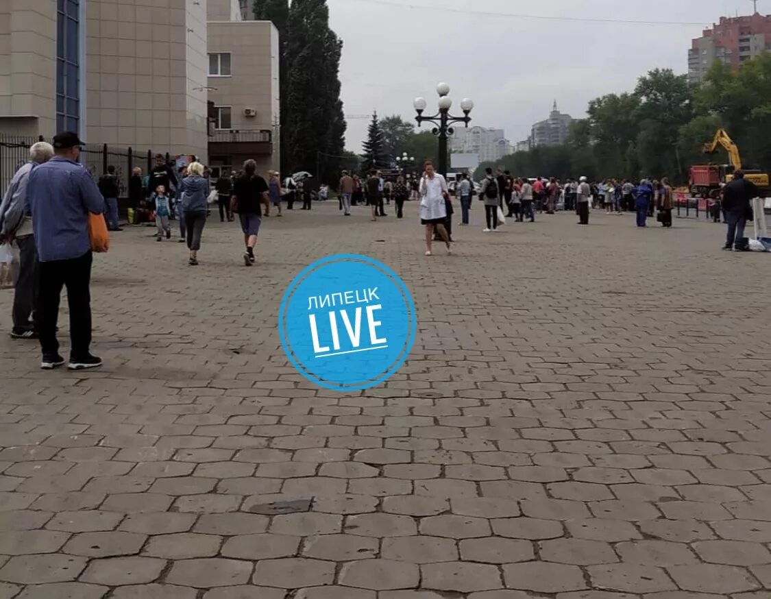 1. Сирена город липецк. Перевернулась фура сегодня. Сирена по городу в липецке. Сирена город липецк.