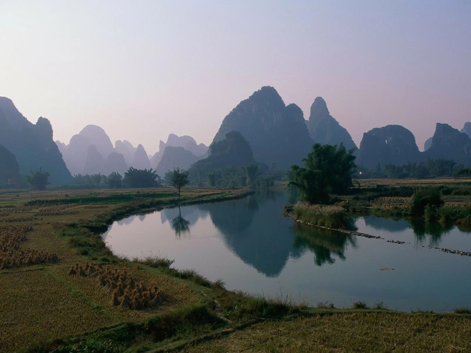 Asia river. Китай Долина Линцзян. Река Лицзян. Природа Маньчжурии Китай. Река ли Лицзян Китай.