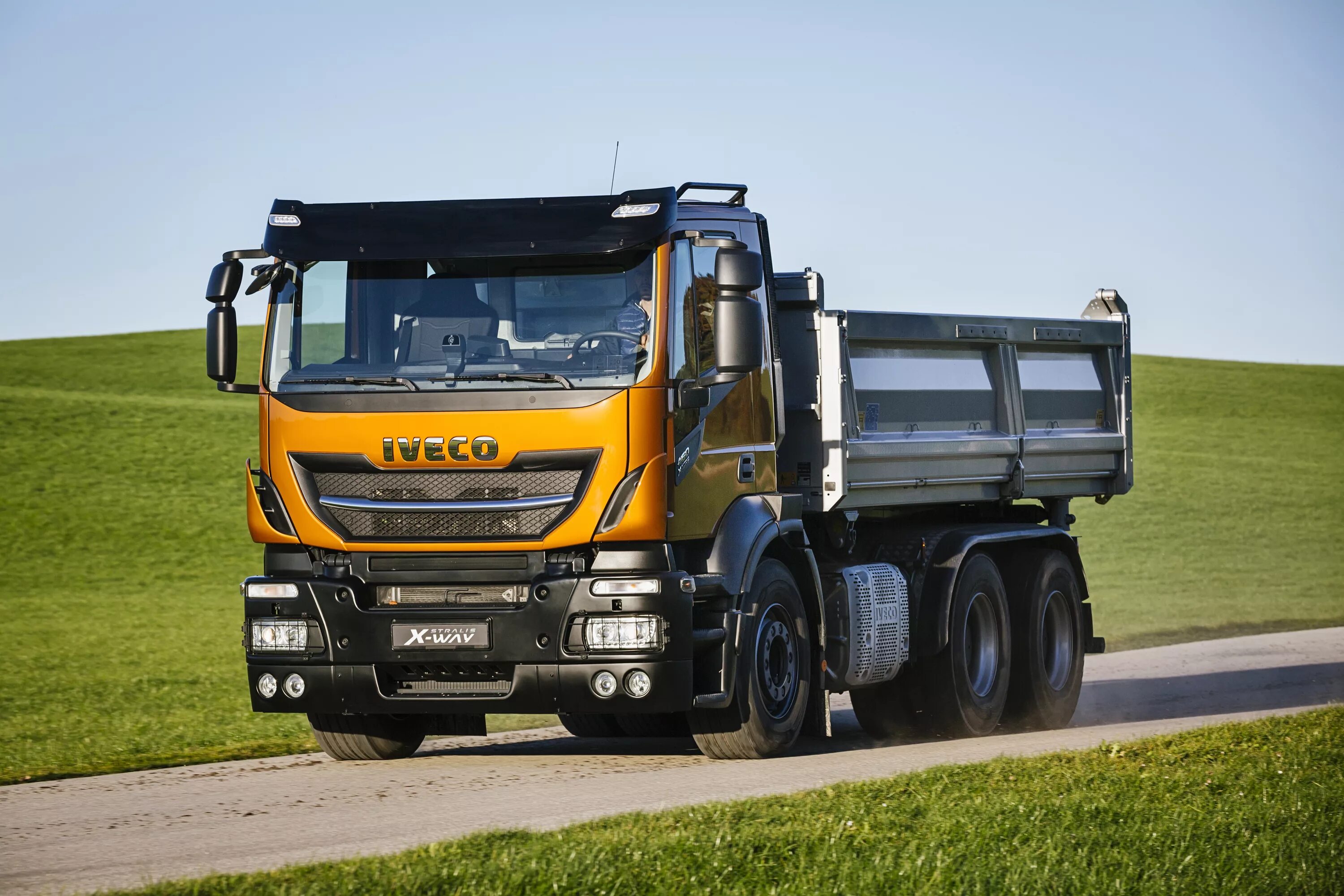 Грузовые автомобили ищу работу автомобиля. Ивеко Стралис самосвал. Iveco Stralis x-way 460. Грузовой самосвал Ивеко. Iveco Stralis 6x4.