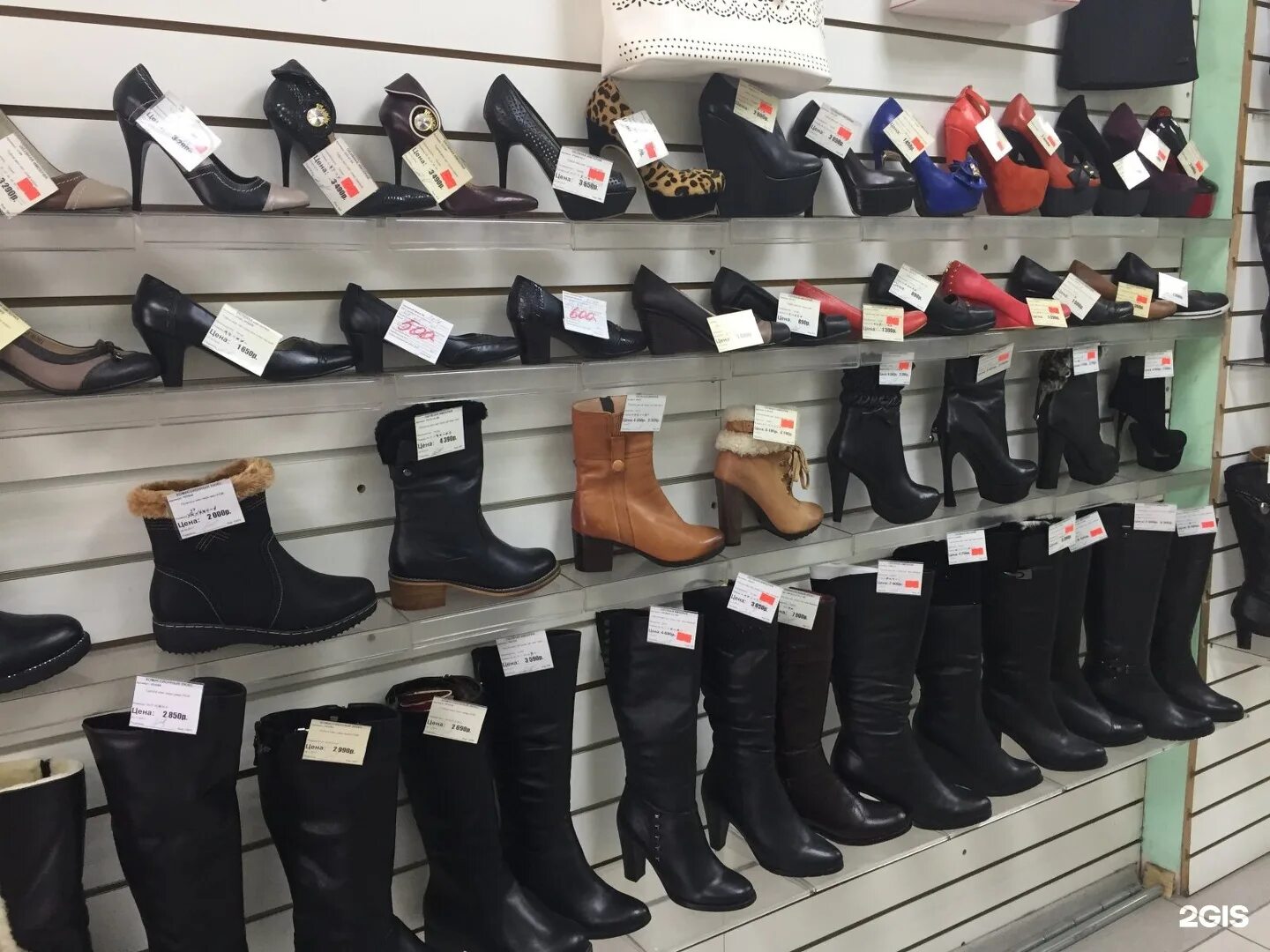 магнит, димитровград, проспект автостроителей, 30. димитровград магазины одежды. димитровград магазины одежды и обуви. выкладка шапок. футболка планета одежда обувь.