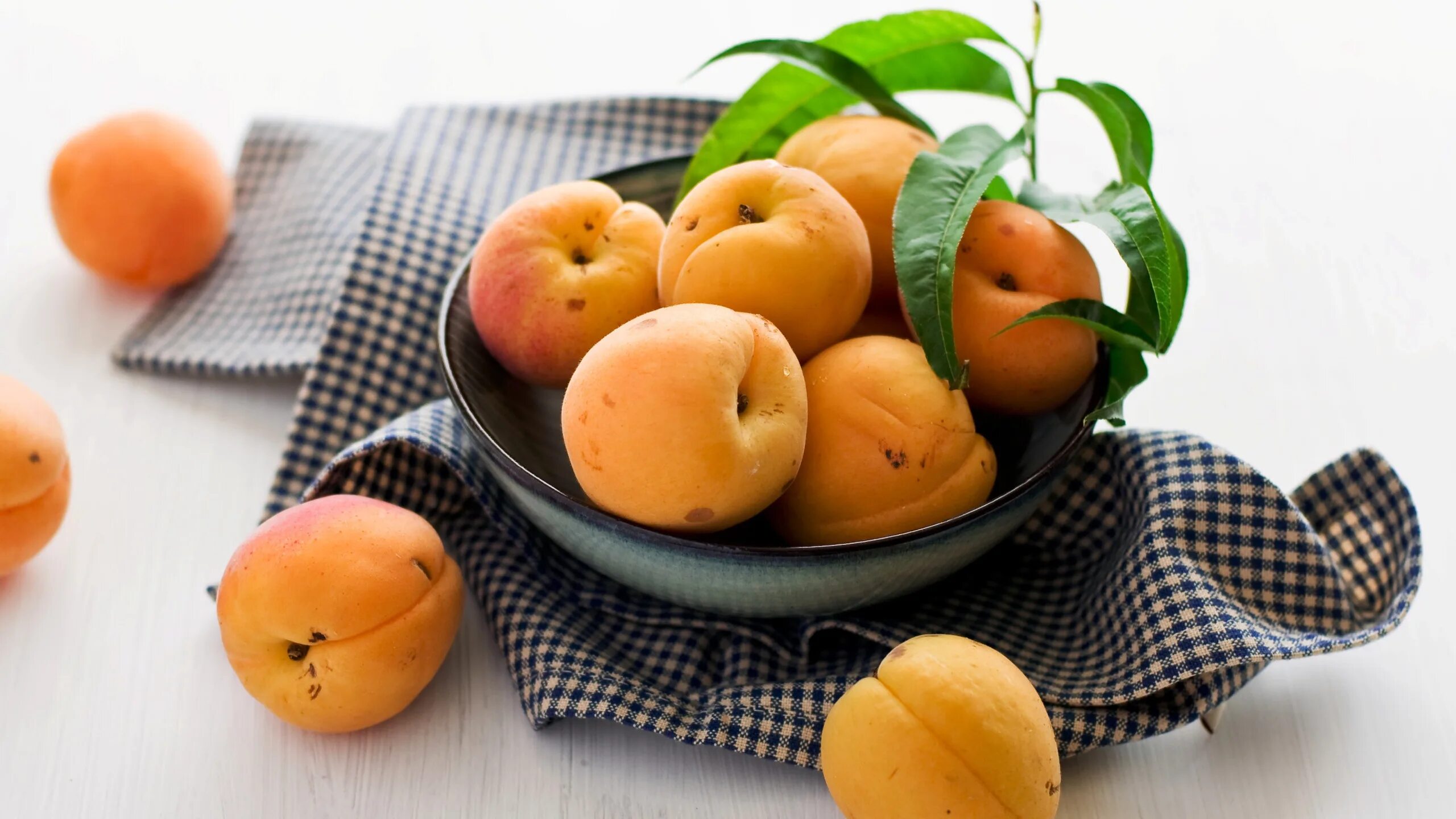 Peach apricot