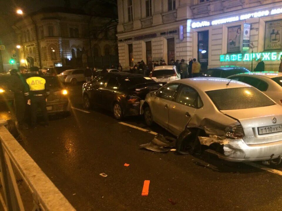 ДТП ночью в Санкт-Петербурге. ДТП пять машин в Санкт-Петербурге. Лиговский проспект авария СПБ происшествия.