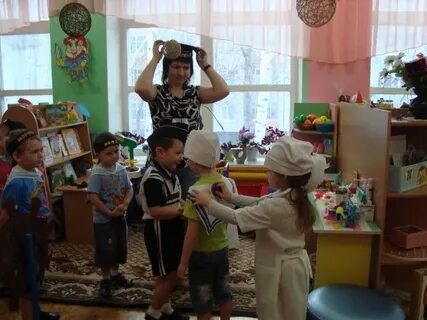 Дети старшей группы играли в игру моряки