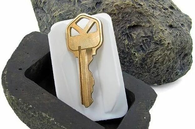 Ключ камень фото Stalwart 72-0263 Hide-A-Key Realistic Rock Outdoor Key Holder-As Seen on TV:Amaz