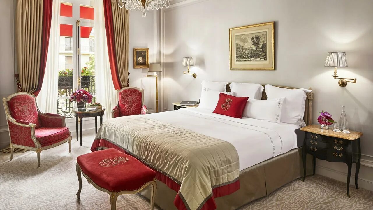 Hotel Plaza Athenee. Отель Плаза Париж. Отель в Париже Плаза Атени. Париж Plaza Athenee спальня. Нужен номер франции