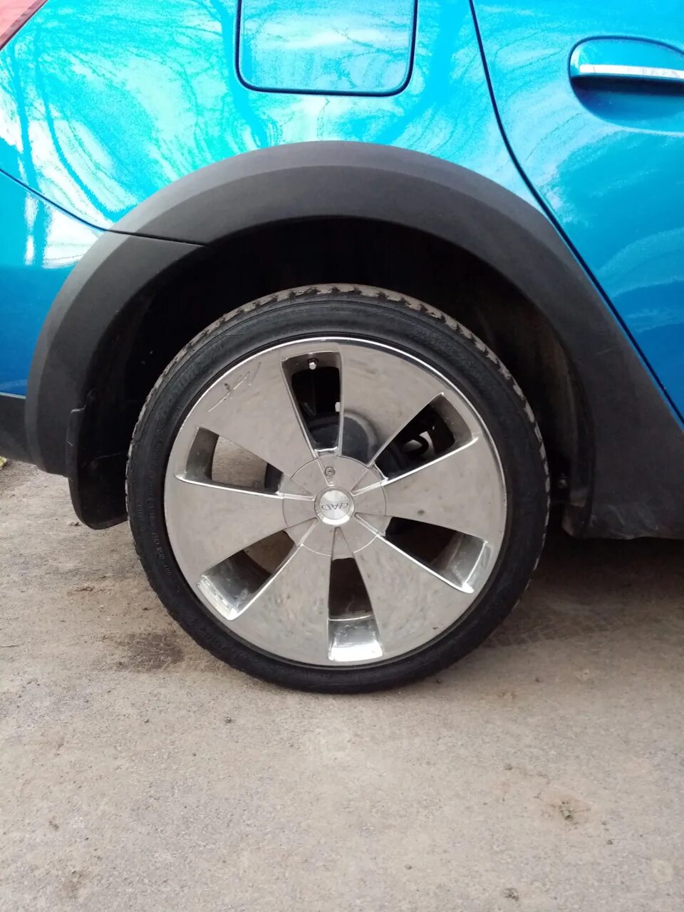 Renault logan stepway диски. Диски на renault logan stepway r16. колеса r18 sandero stepway. sandero stepway колеса r17. logan stepway r17.
