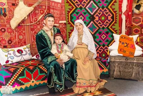 Национальный костюм семья