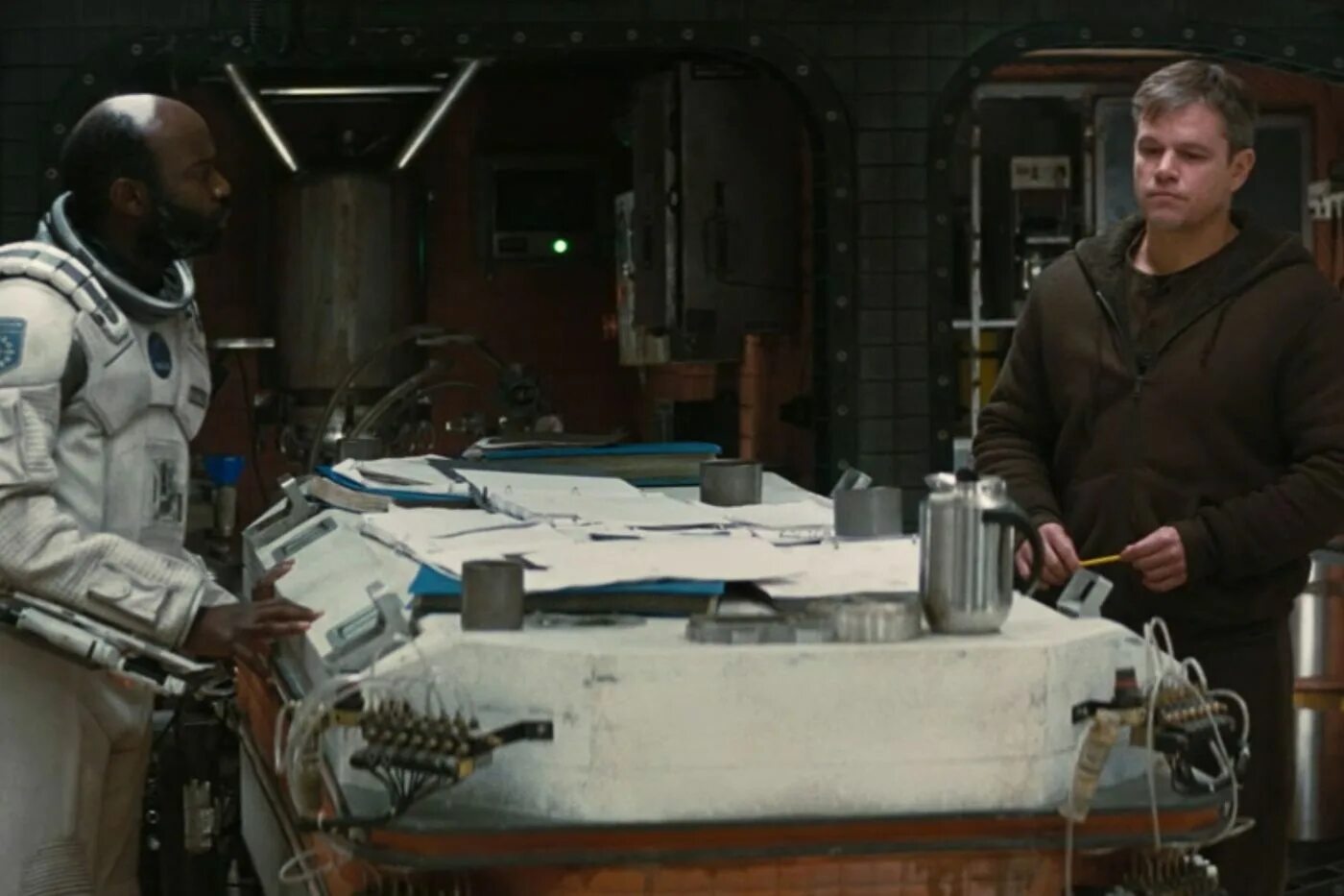 Кейси аффлек интерстеллар. Интерстеллар миллер купер. Интерстеллар миллер купер. Интерстеллар кадр купер. Интерстеллар 2014 кадры.