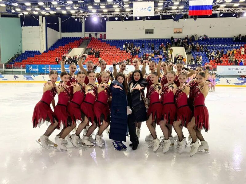 Алекс арена алексеевское. Кубок мавис 2024 по синхронному. Синхронное катание. Мистраль синхронное катание. Команда жемчужины по синхронному фигурному катанию.