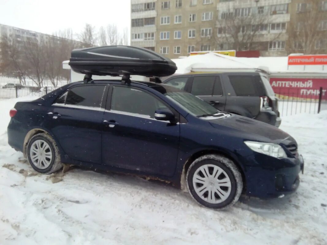 Купить багажник на короллу. Toyota Corolla 150 багажник на крышу. Багажник на крышу Тойота Королла е150. Королла 150 автобокс Люкс. Автобокс на Toyota Corolla e120.