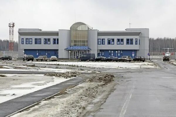 Аэропорт череповец сегодня. Аэропорт череповец. аэропорт северсталь череповец автостоянка. стоянка в аэропорту череповца. аэропорт череповец автостоянка.