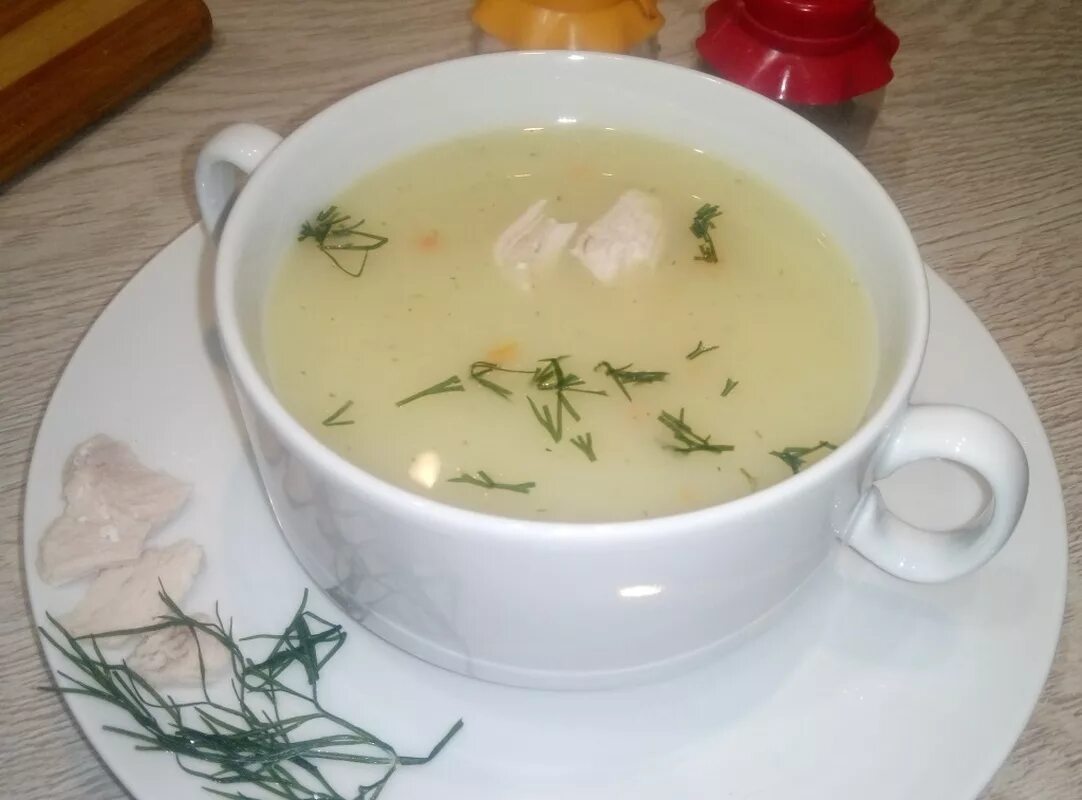 Суп пюре из картошки и курицы. Суп пюре фламанд. суп толченка. суп-пюре картофельный с курицей. картофельный суп пюре.