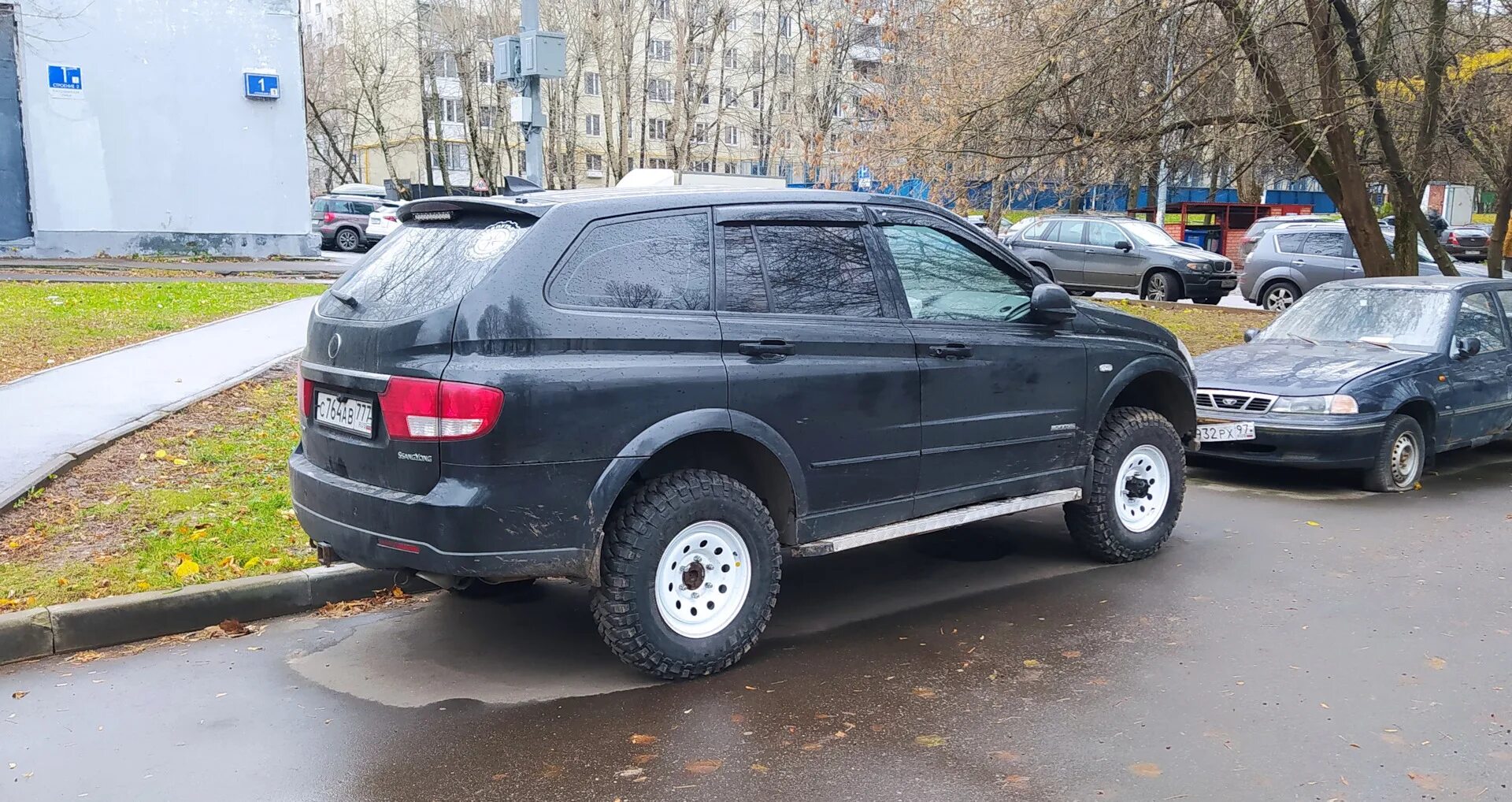 Проблемы кайрона. Саньенг Кайрон. Санг енг Кайрон на больших колесах. SSANGYONG Kyron оффроад. Kyron gt-112.