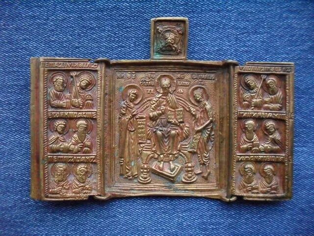 Виды складней. Трехчастный складень владимирская богоматерь. Складень владимирская богоматерь трехстворчатый. Икона складень двунадесятые праздники. Бронзовый складень.