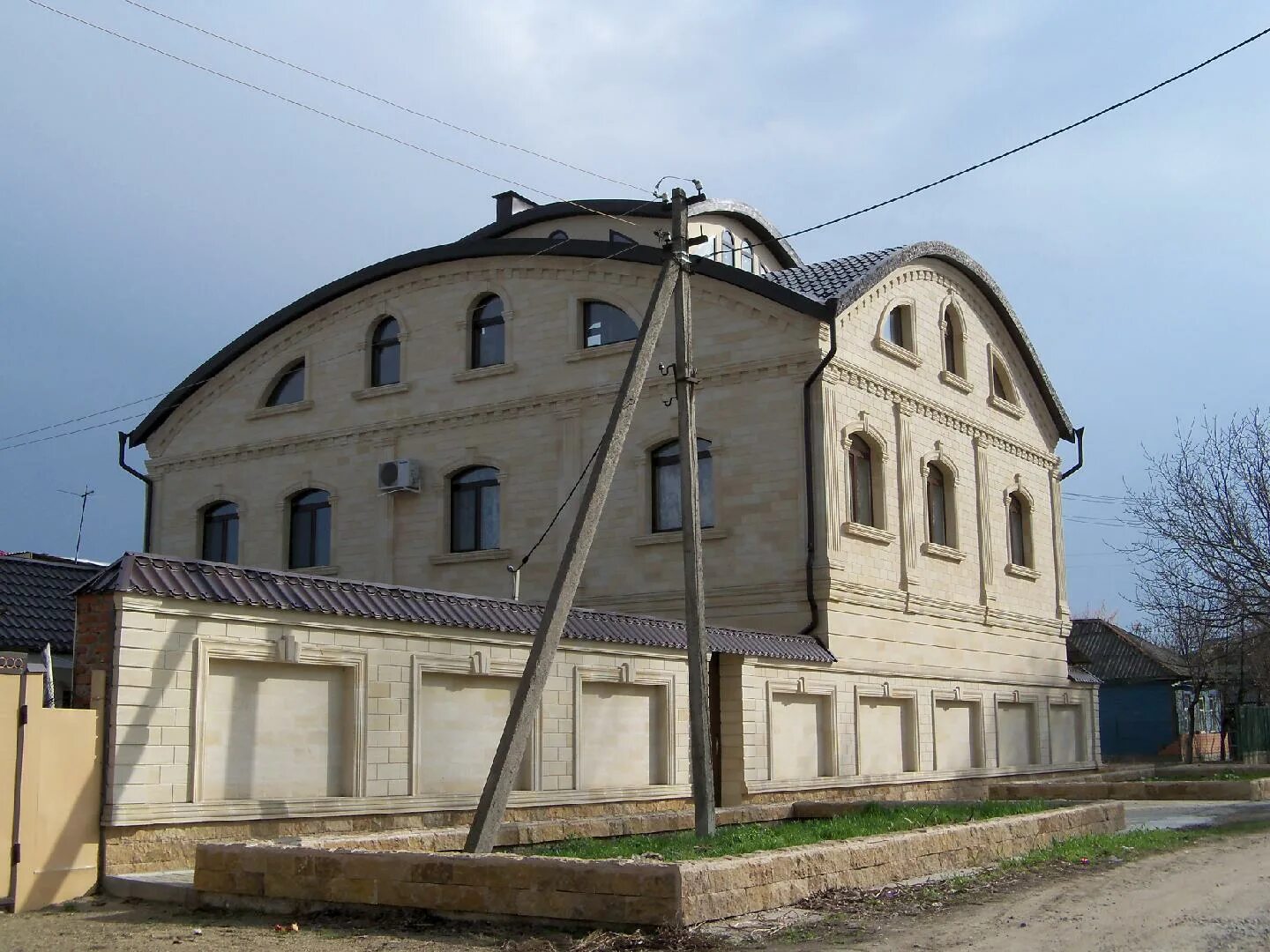 Дагестанский камень Армавир. Кропоткина 194 Армавир. Армавир улица Кропоткина. Армавир дом по Кропоткина.