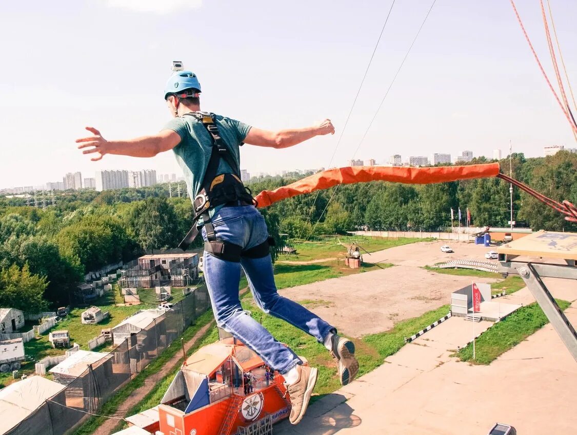 Прыжки с вышки KRC Москва. Роупджампинг Москва вышка. Роупджампинг прыжок с вышки. Вышка для прыжков с тарзанки.