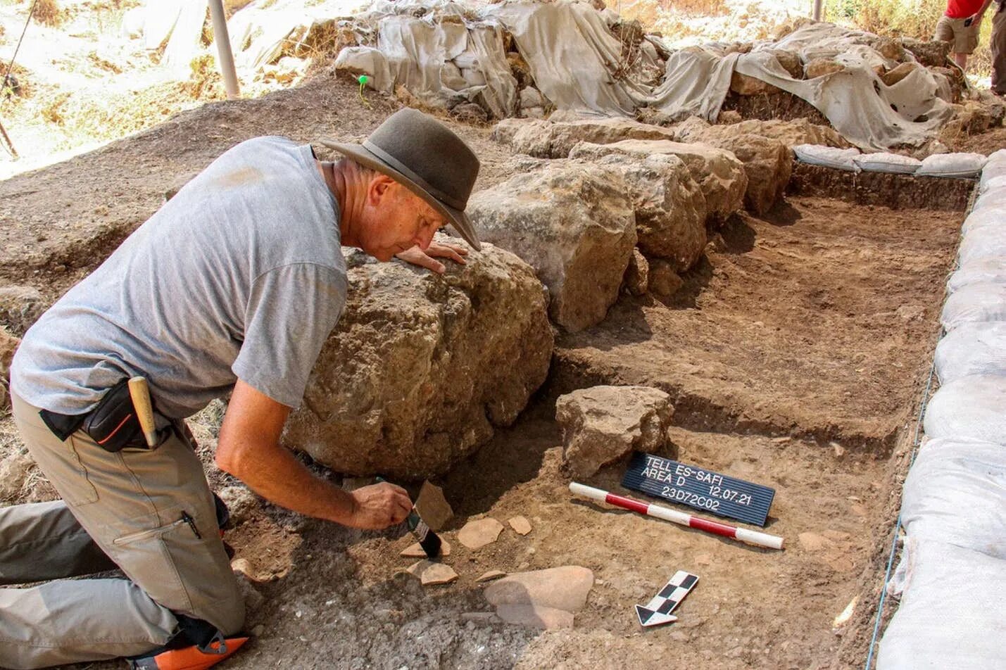 Археологические раскопки в Израиле. Археолог. Геф Библейский город. Археологи нашли тело Голиафа.