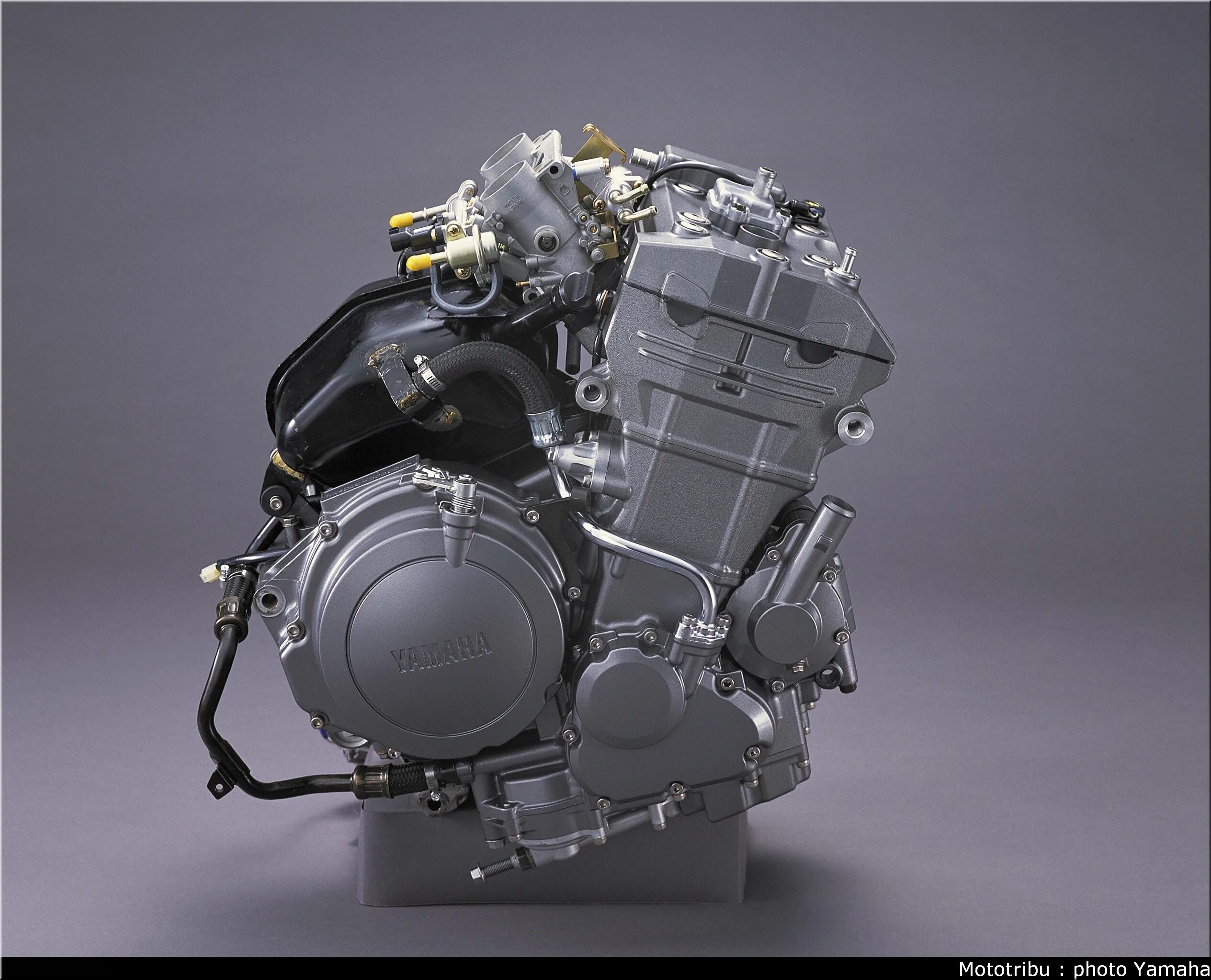 Движок ямаха. Yamaha r1 engine. Двигатель ямаха fz1. Мт-09 yamaha двигатель. Движок ямаха.