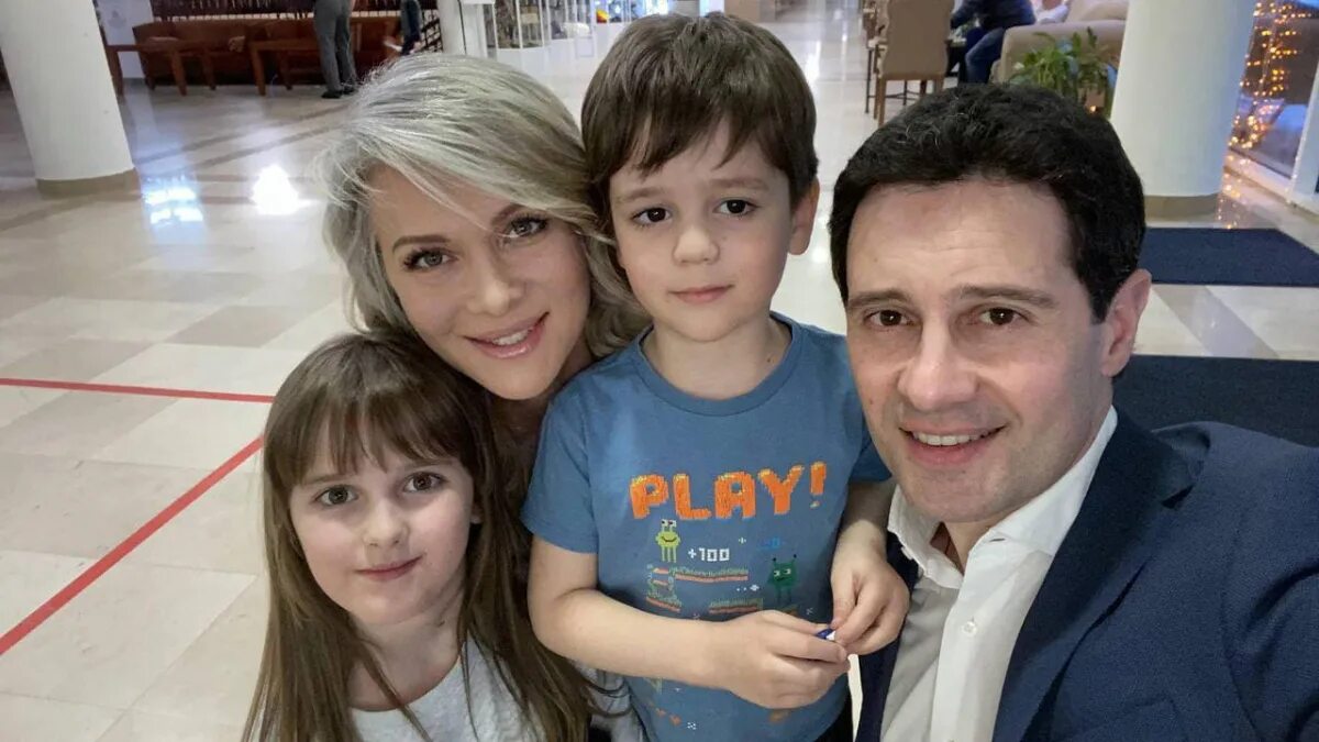 Макарские виктория и антон. Антон макарский и виктория морозова. Семья макарских. Семья антона макарского и виктории. Вика макарский.