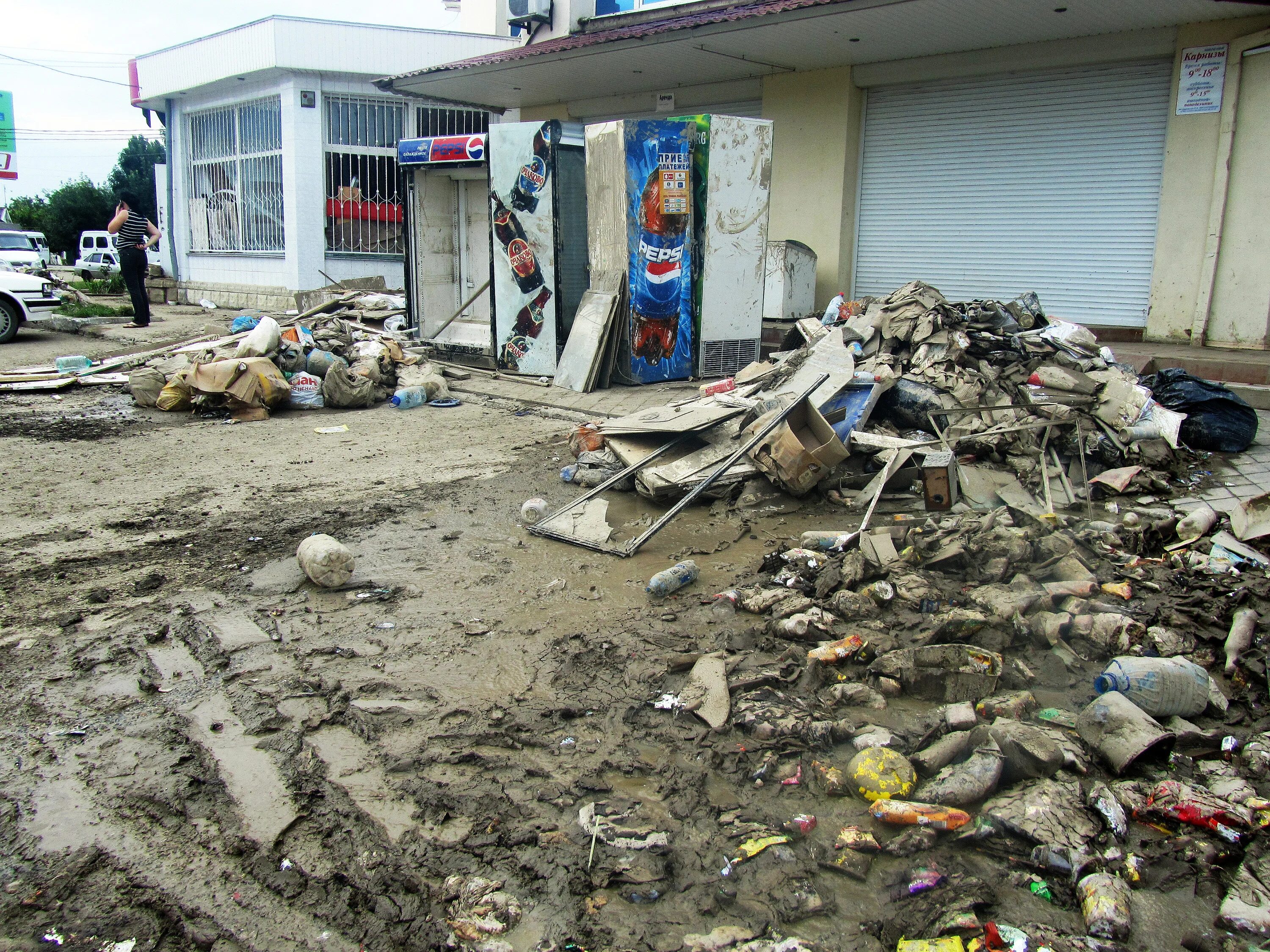 Наводнение в крымске мчс. Наводнение в крымске 2012. Крымск наводнение 2012. Крымск наводнение 2012. Наводнение в крымске 7 июля 2012.