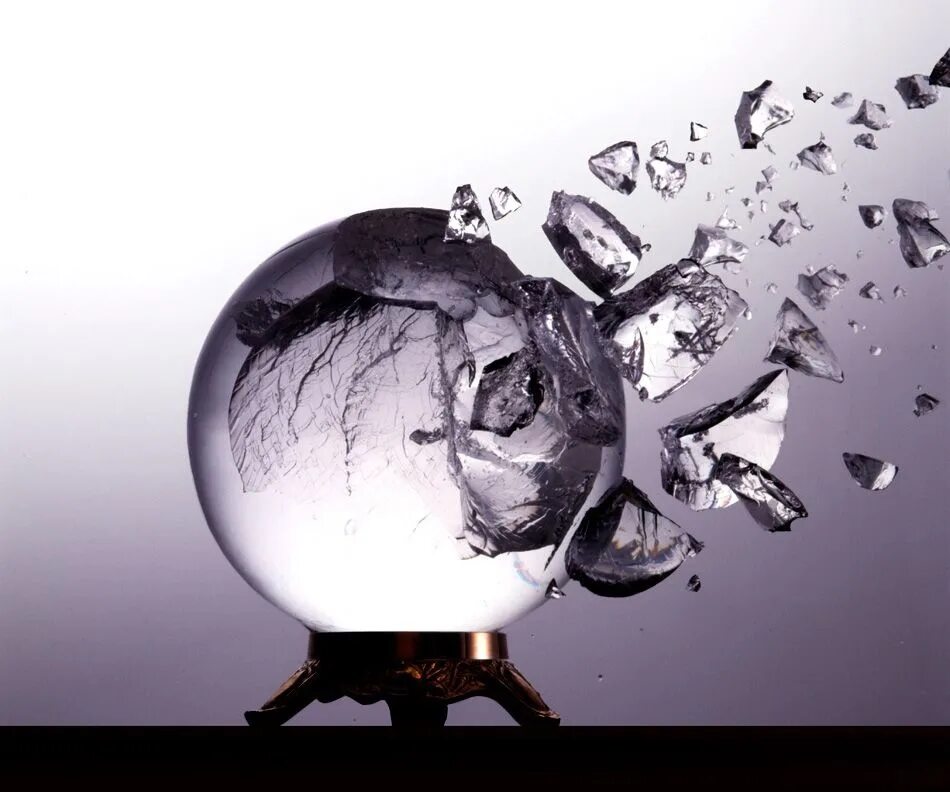 Crystal ball результаты. Разбитый Хрустальный шар. Стеклянный шар разбивается. Треснувший стеклянный шар. Хрустальный шар разбился.