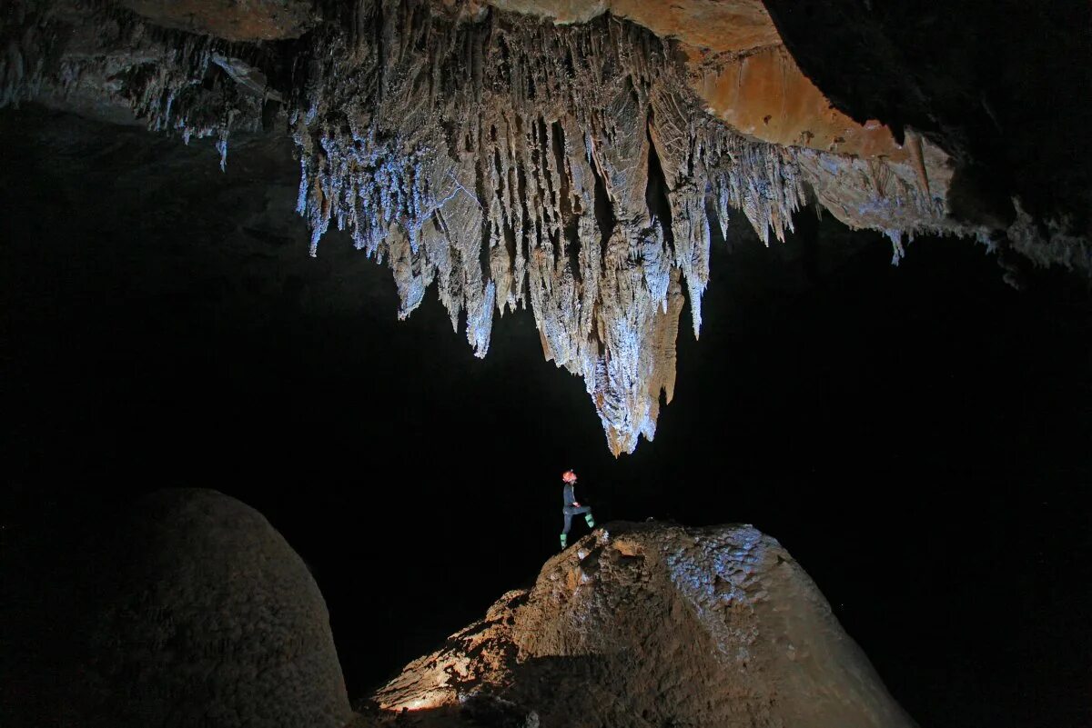Пещера Крубера-Воронья. Пещера Крубера в Абхазии. Крубера-Воронья в Абхазии. Воронья пещера в Абхазии. Где расположена пещера