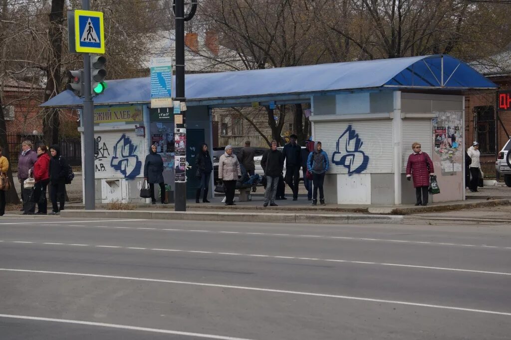 Ост хабаровск. Остановка 19 школа Хабаровск. Остановка Волочаевская Хабаровск. Хабаровск Волочаевская остановочный павильон 19 школа. 38 Школа Хабаровск остановка.