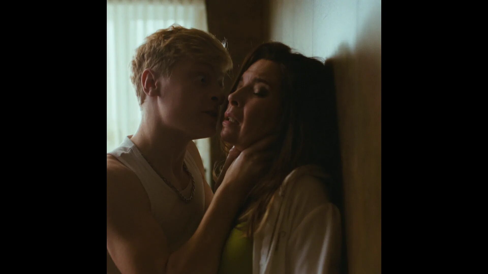 Мамочка ксавье долан. Movie scene mom. Movie scene mom. Крысолов линн рэмси. Movie scene mom.