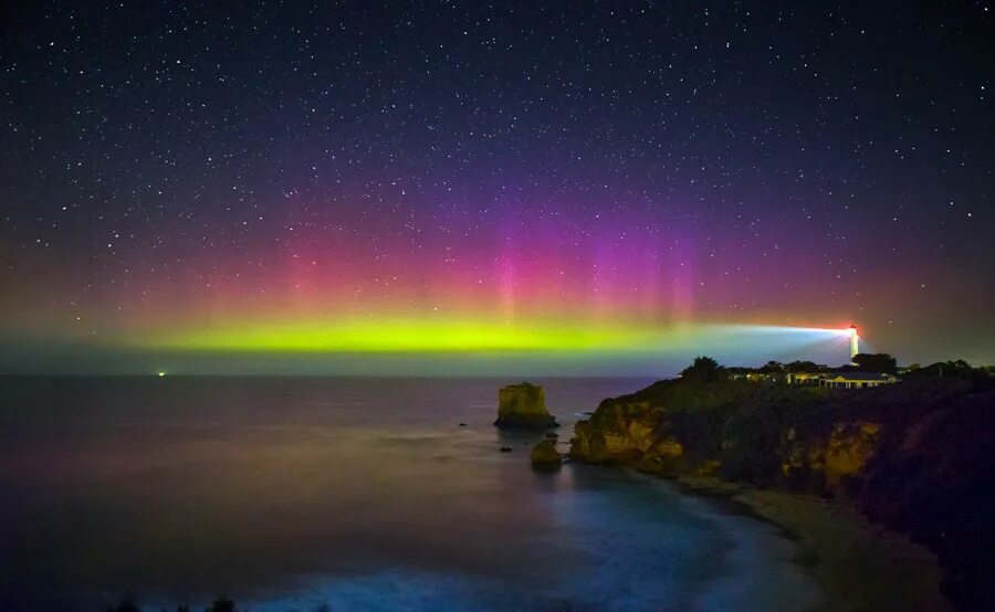 южное северное сияние. южное северное сияние. южное полярное сияние в антарктиде. южное северное сияние. южное северное сияние.