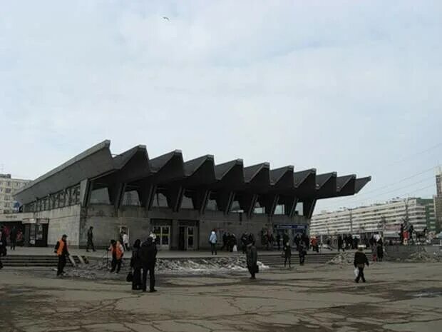 Метро пионерская отели. Метро пионерская спб. Станция пионерская санкт-петербург. Метро пионерская отели. Торговый комплекс голливуд метро пионерская спб.