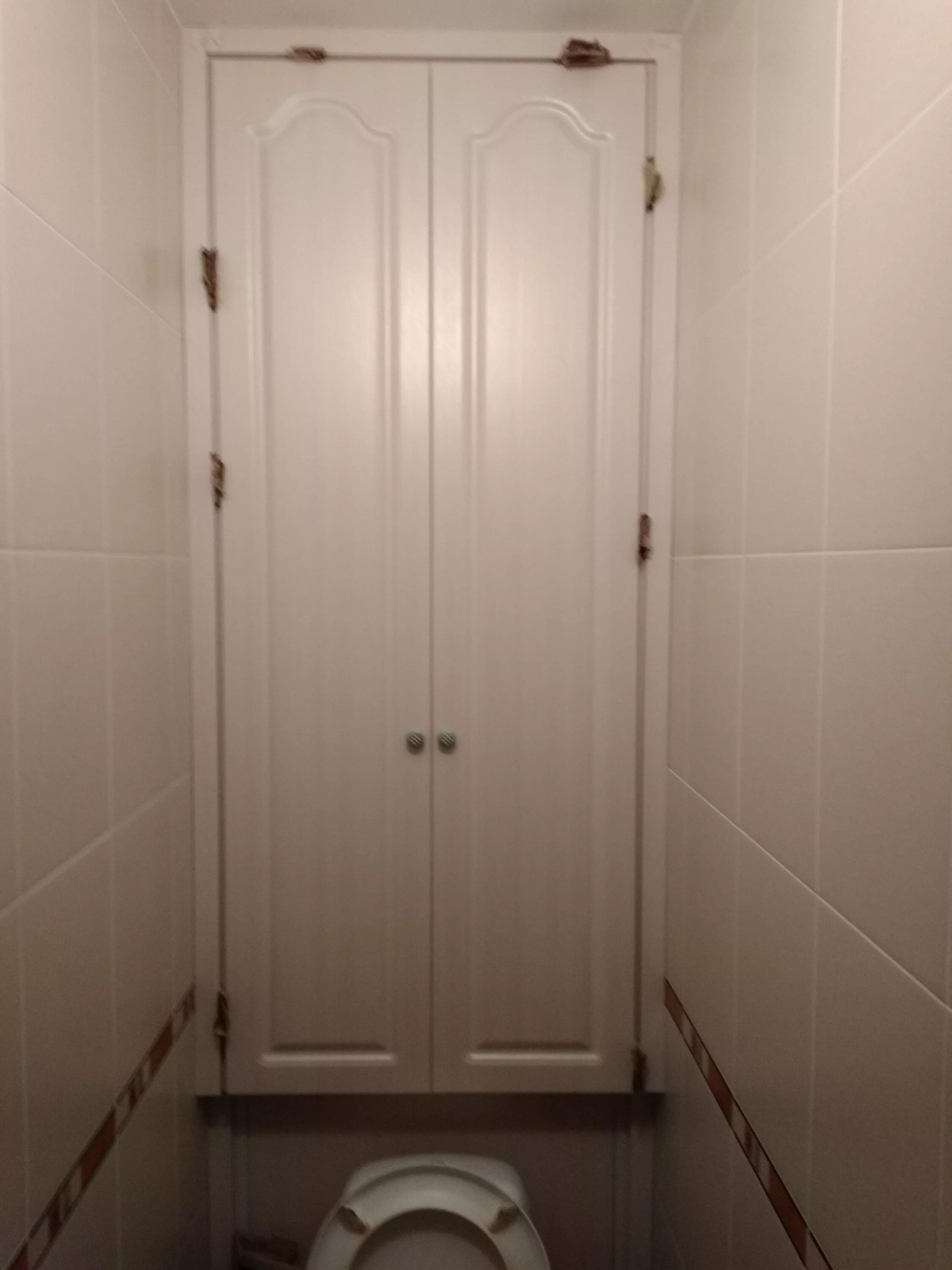 Дверца в туалете купить. Сантехнические двери 50x80. Шкаф в туалет. Сантехнический шкаф в туалет. Дверцы для сантехнического шкафа.